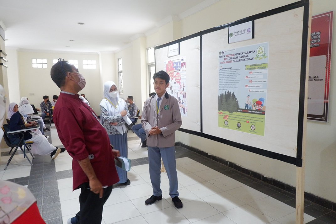Lomba Poster